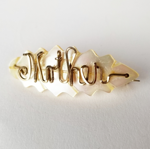 Vintage Handcrafted Mother Leaf Brooch - Picture 2 of 9